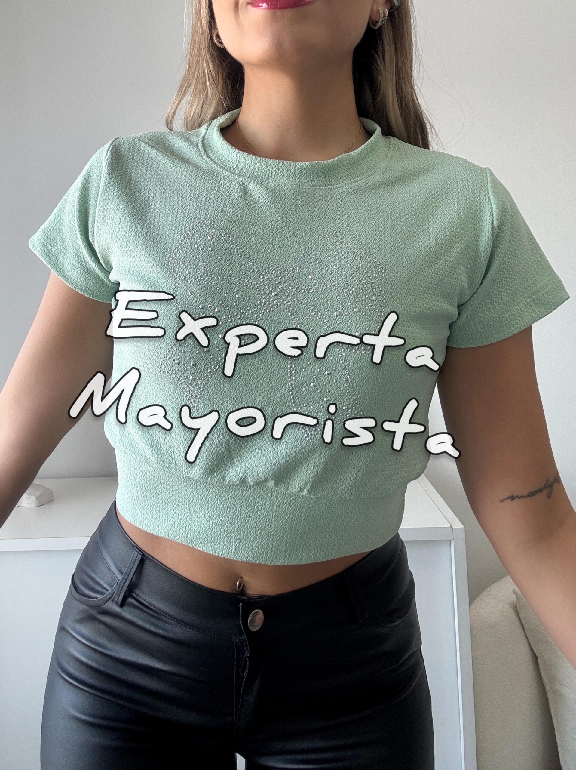 REMERA BRUSELAS CON MOÑO STRASS