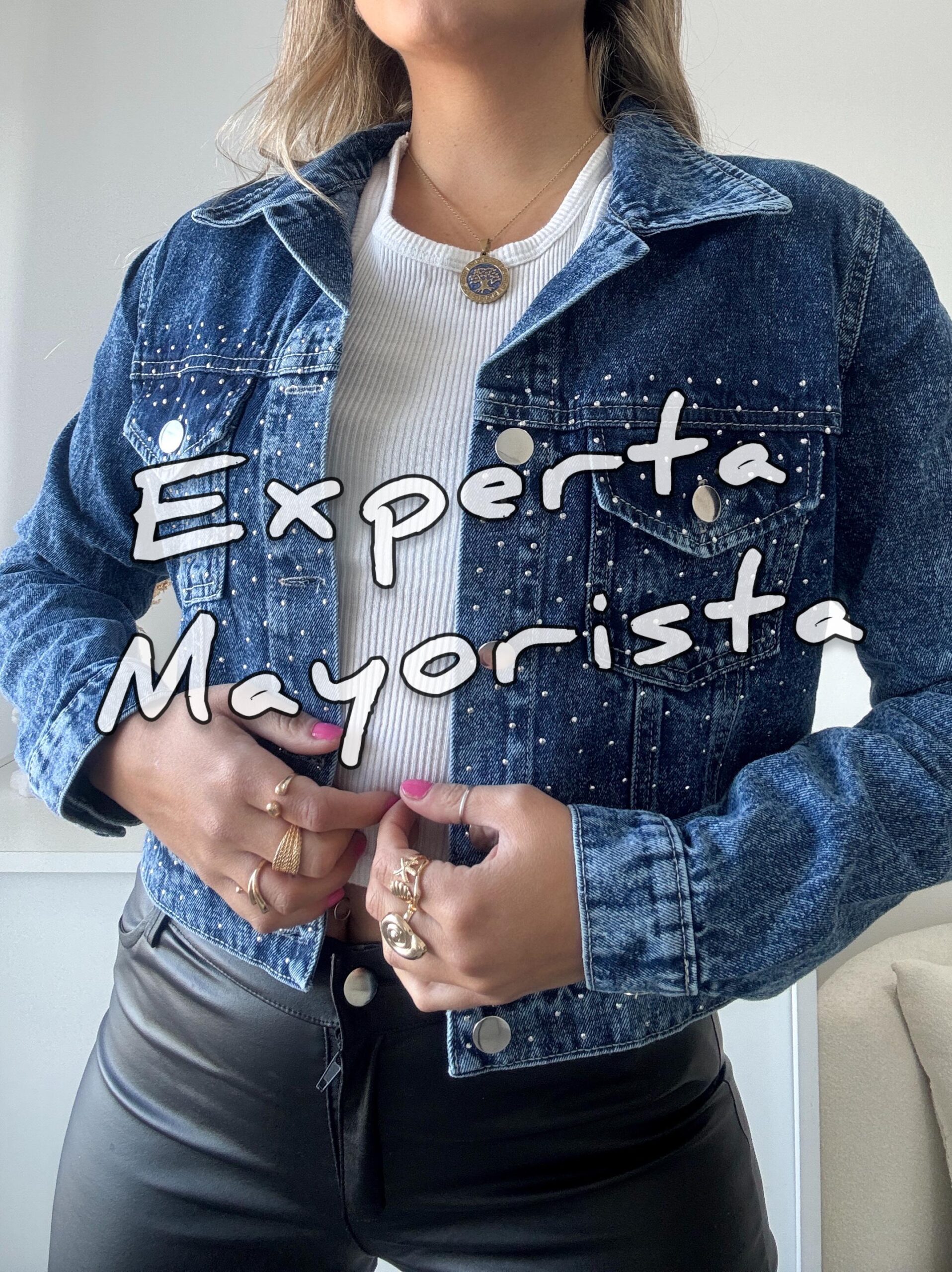 CAMPERA CLÁSICA CON STRASS AZUL